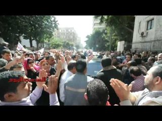 عمال «مركز المعلومات» يقطعون طريق «الوزراء»