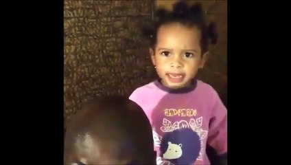 Mais papa a pas de cheveux : fillette trop chou!