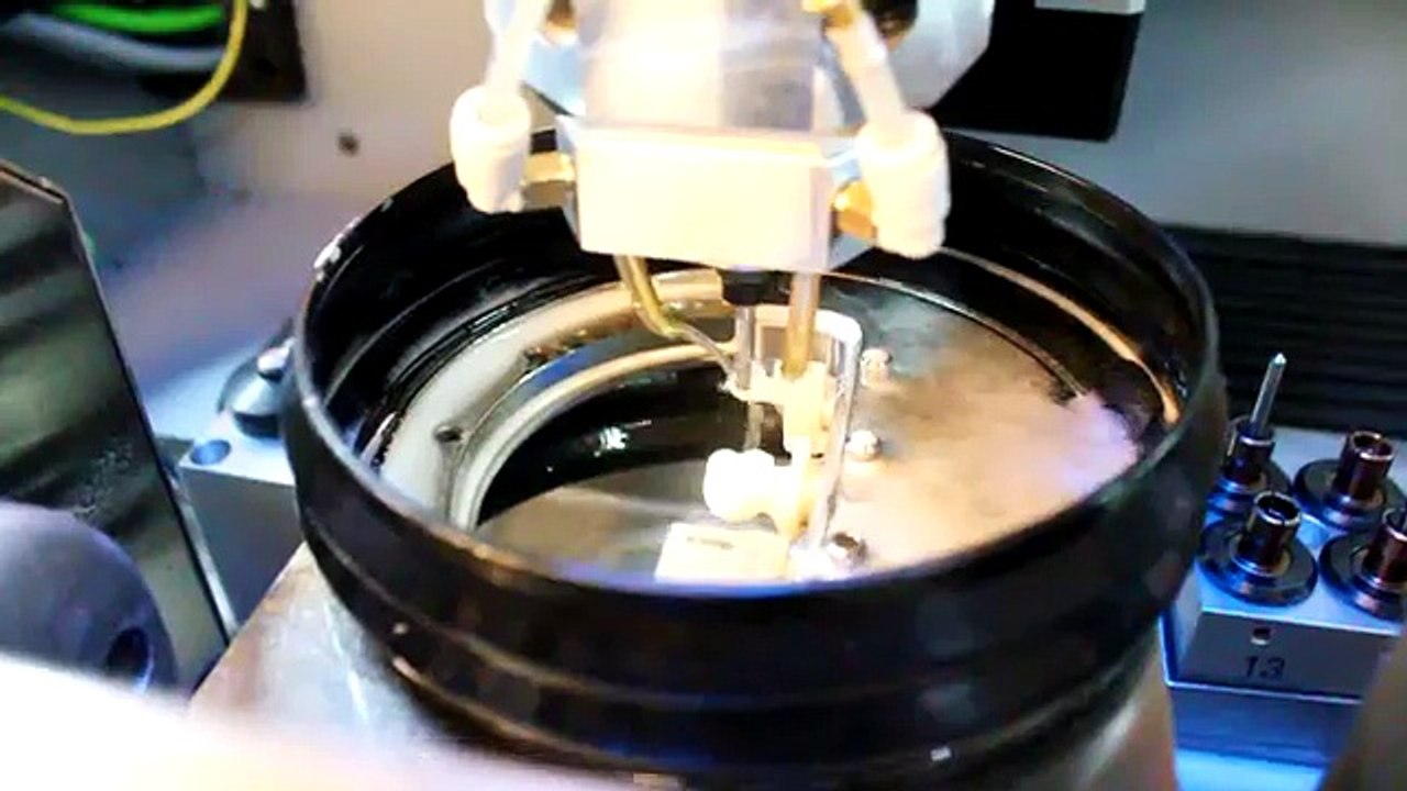 CORiTEC 450i wet grinding | nass schleifen | dental cad cam