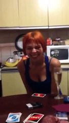 Elle rigole comme une vache!