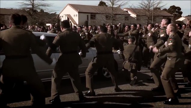 200 soldats de Nouvelle Zélande font un Haka pour leurs camarades tués au combat!
