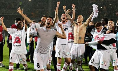 Les héros de Carpi fêtent la montée en Serie A comme il se doit !
