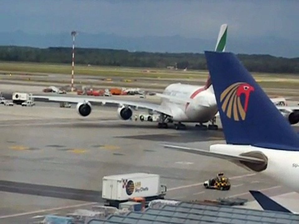 Airbus A380-800 Emirates a Milano-Malpensa MXP