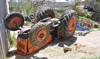 Takla atan traktörün altında kalan çiftçi öldü