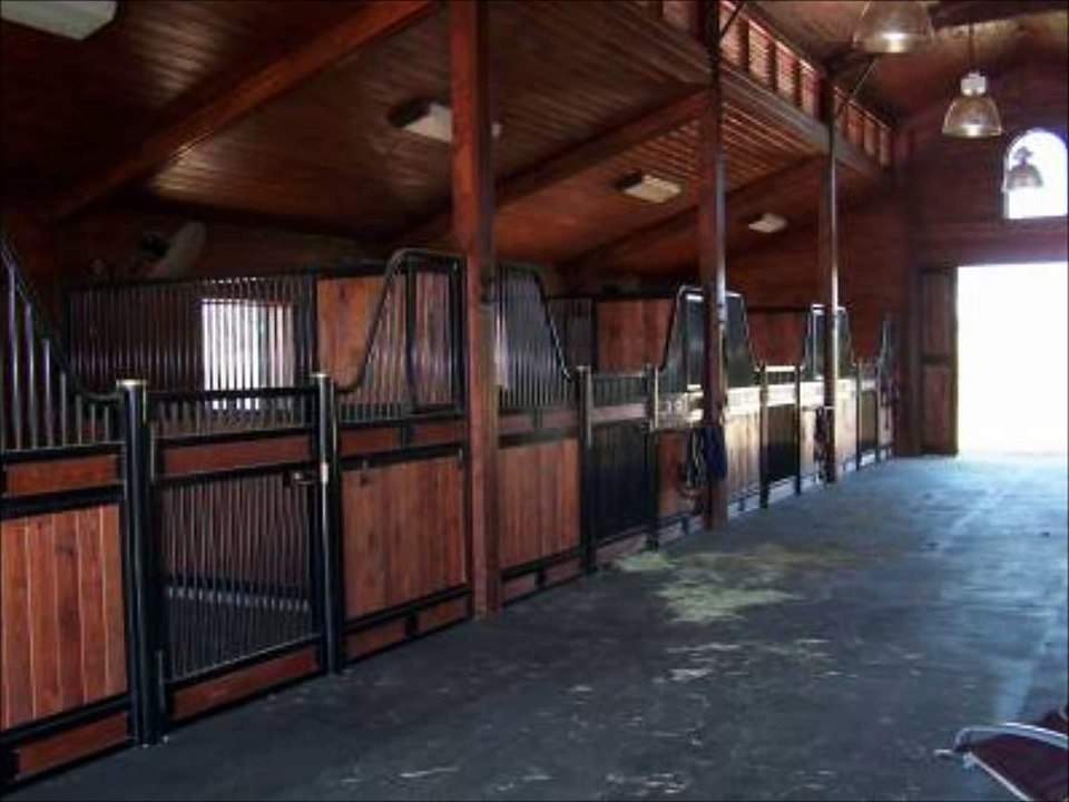 Monitor Style Horse Barn
