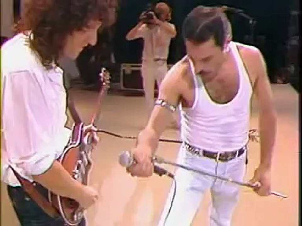 Queen - We Will Rock You and We Are The Champion (Live)