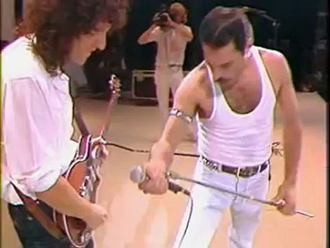 Queen - We Will Rock You and We Are The Champion (Live)