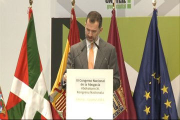 El Rey pide defensa de la Constitución a los abogados