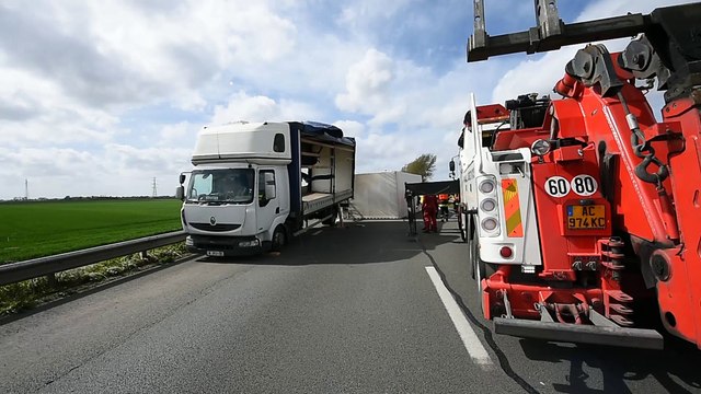 Bierne: accident de poids lourds sur la RN225.