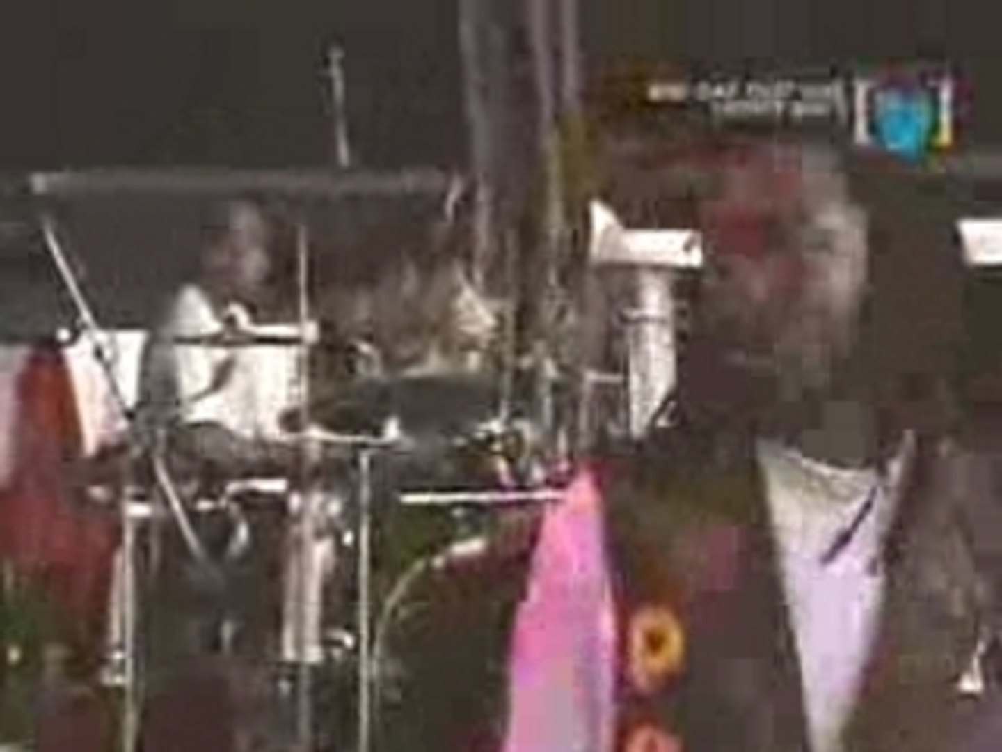 ⁣Black Eyed Peas Shut Up-Live Bdo 2004