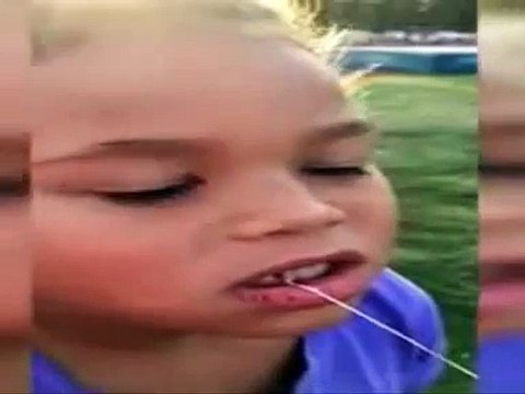 Un ancien champion olympique utilise un javelot pour arracher une dent de lait à sa fille