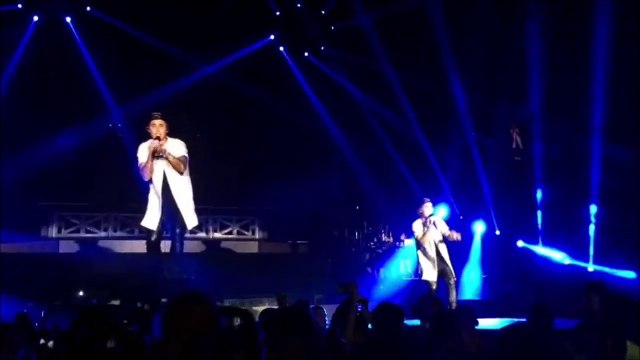 Justin Bieber performing Where Are Ü Now at Ariana Grande's Honeymoon Tour - LA, April 8, 2015