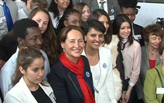 Des lycéens engagés pour le climat jouent la COP21