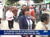 Jubilados realizan plantón en rechazo de Ley de Justicia Laboral