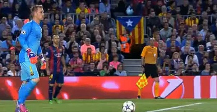 Luis Suárez Misses Goal - Barcelona vs Bayern Munich 06.05.2015
