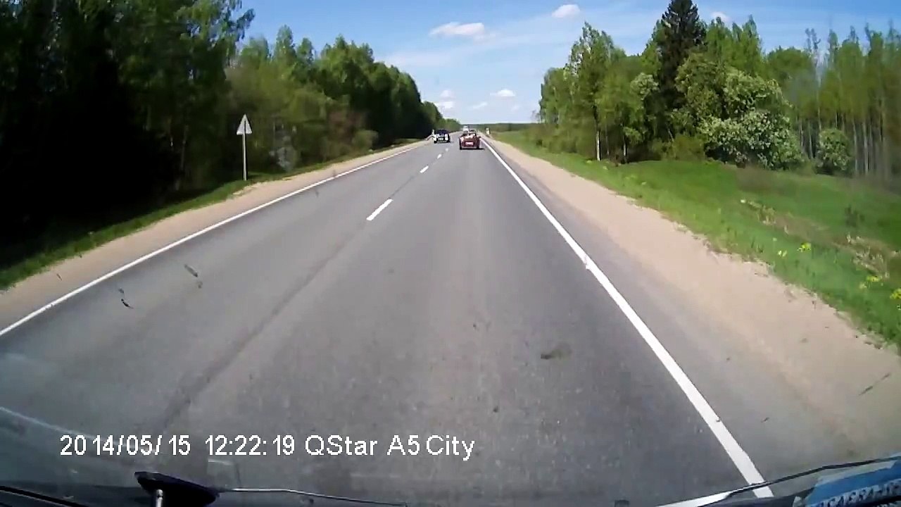 Truck Wheel Hits Car ! Колесо Грузовика Отлетело по Встречке ! Жесть