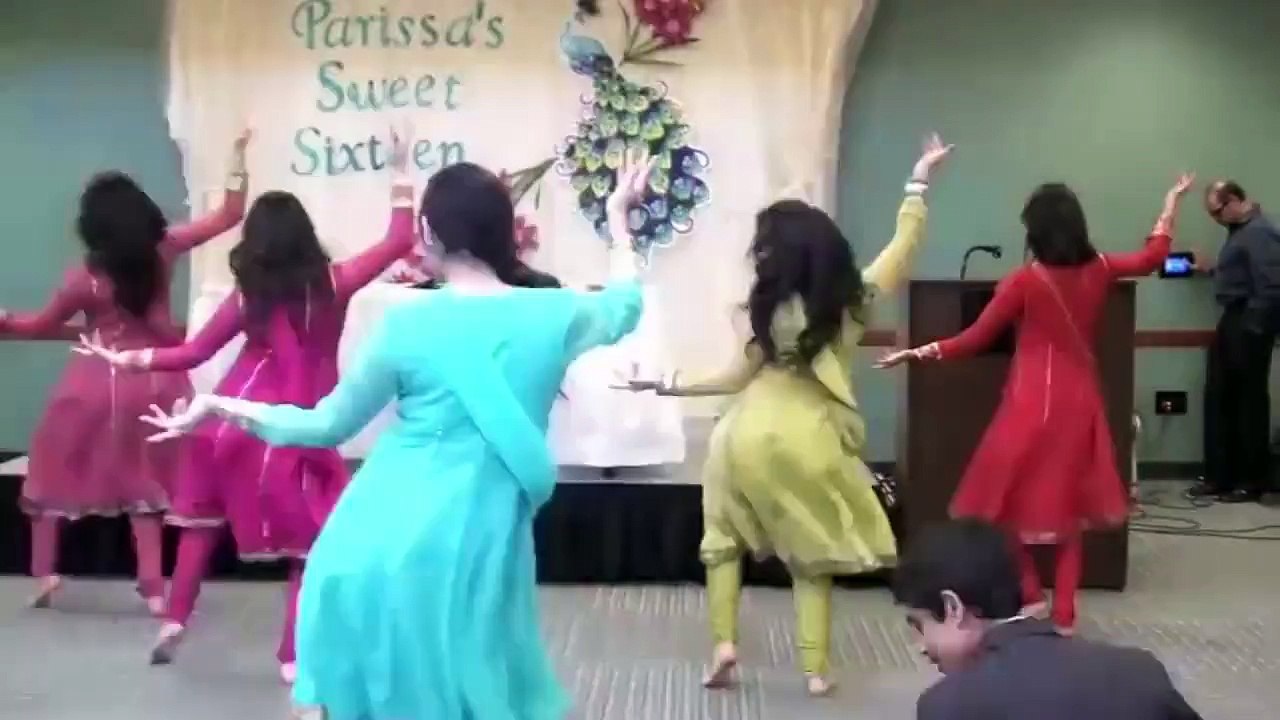 Marjani Marjani Mehndi Dance Girls Dancing at Paris