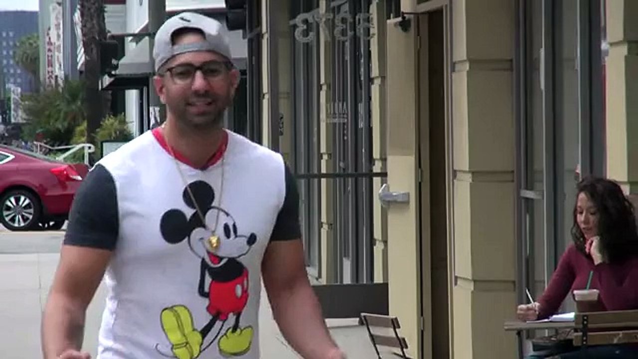 GETTING A GIRLS ATTENTION EXPERIMENT!_