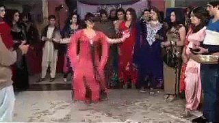 Pakistani Model ka Shadi me Dance - Meri lagdi kesy ny na wekhi