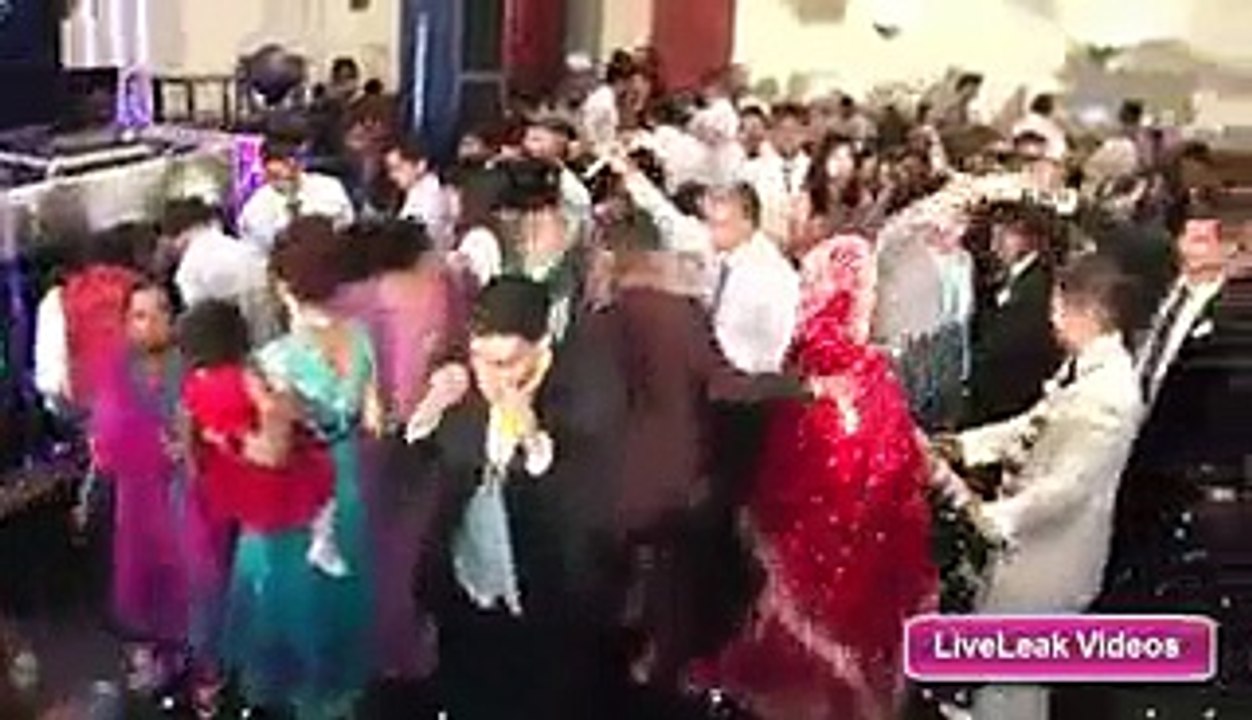 فتاة عربية في غرفة خاصة لها