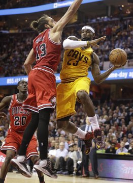 Vintage Lebron lifts Cavs past Bulls