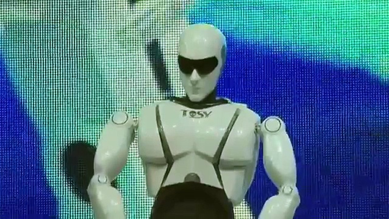 Robot Việt Nam nhảy Gangnam Style gây ấn tượng tại CES 2013 - Vinamain