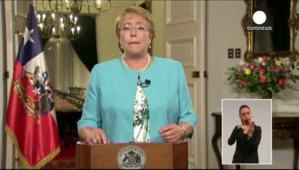 Chilean President Bachelet sacks cabinet