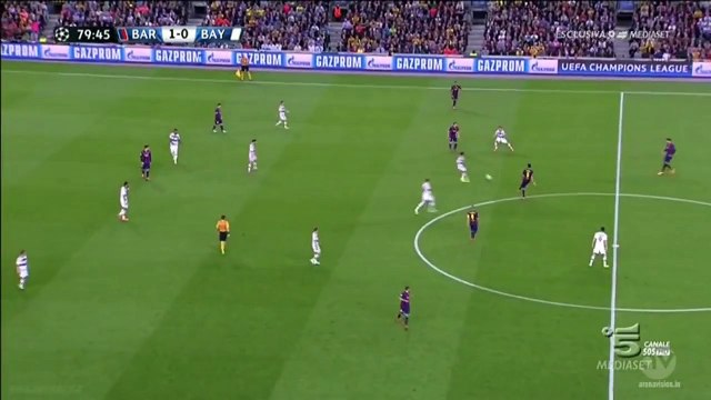 VIDEO : Lionel Messi humilie Boateng