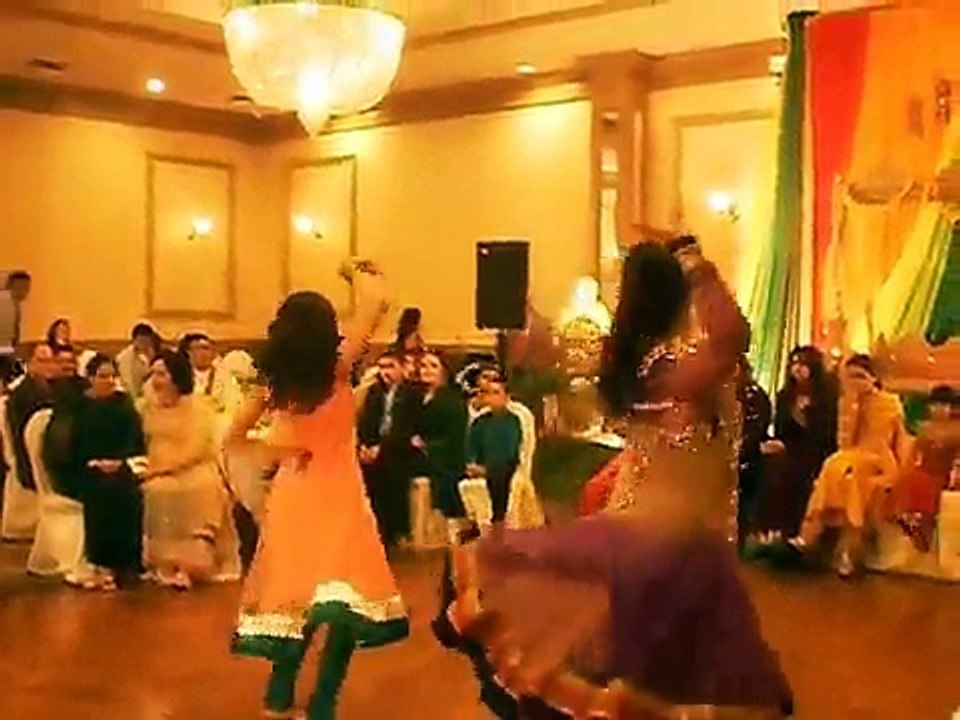 Beautiful Wedding Mehndi Dance performance