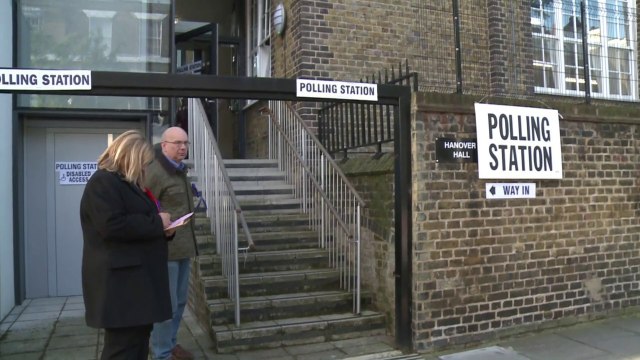 Les Britanniques se rendent aux urnes