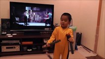 Amazing Young Kid plays Nunchucks like Bruce Lee