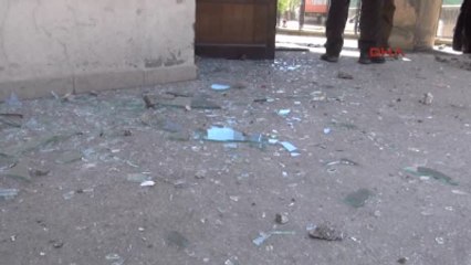 Yüksekova Vedaş'a Taşlı Saldırı