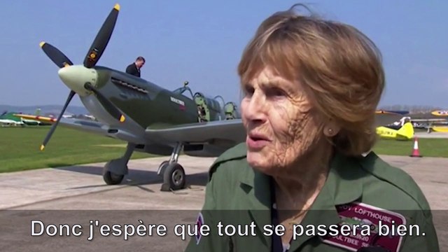 Joy Lofthouse, 92 ans, vétéran de l'armée de l'air pendant la seconde Guerre mondiale, remonte dans un Spitfire