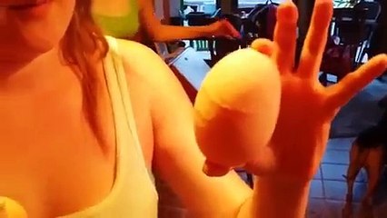 O que será que tem dentro desse ovo gigante?