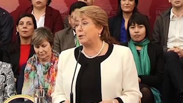 Bachelet pide la renuncia a sus ministros y anuncia cambios en el gabinete