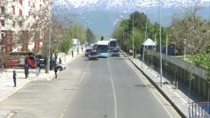 Davutoğlu: "Annelerin Yüreğine Ateş Düşmesin Diye Çalışıyoruz"