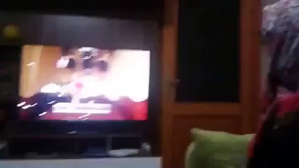 Yaşlı Nine 3D Film İzlerse Videosu İzle