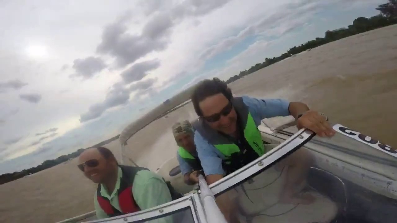 Un avion frôle un bateau de pêche en Argentine