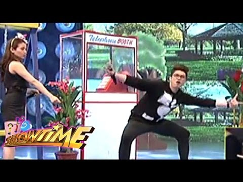 Vhong shows off his astig jump rope moves