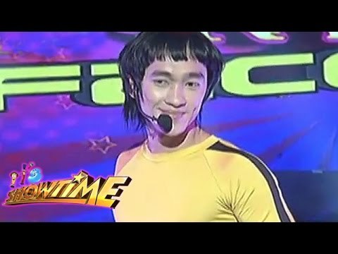 It's Showtime Kalokalike Face 3: Bruce Lee