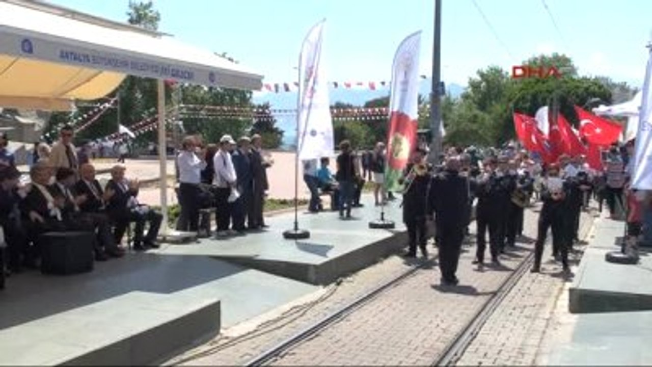 Antalya Özel Öğrencilerin Festivali Kortejle Başladı
