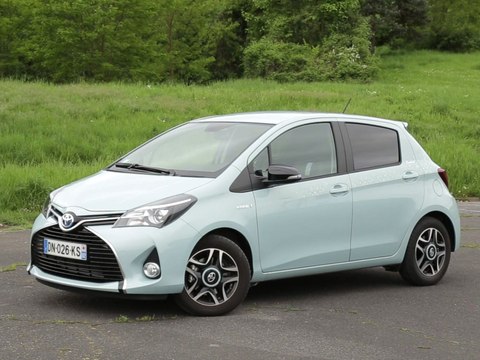 Essai Toyota Yaris Hybride 100h Cacharel 2015