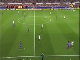 صلاح يراوغ لاعب اشبيليه