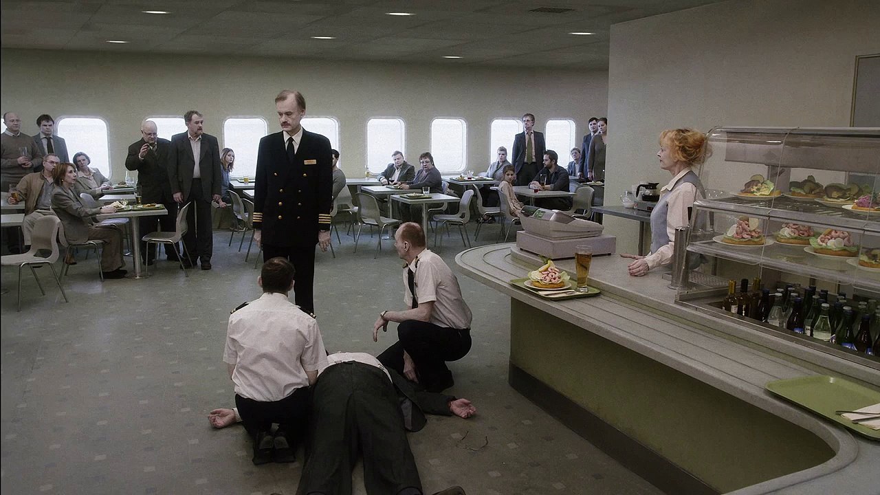 UM POMBO POUSOU NUM GALHO REFLETINDO