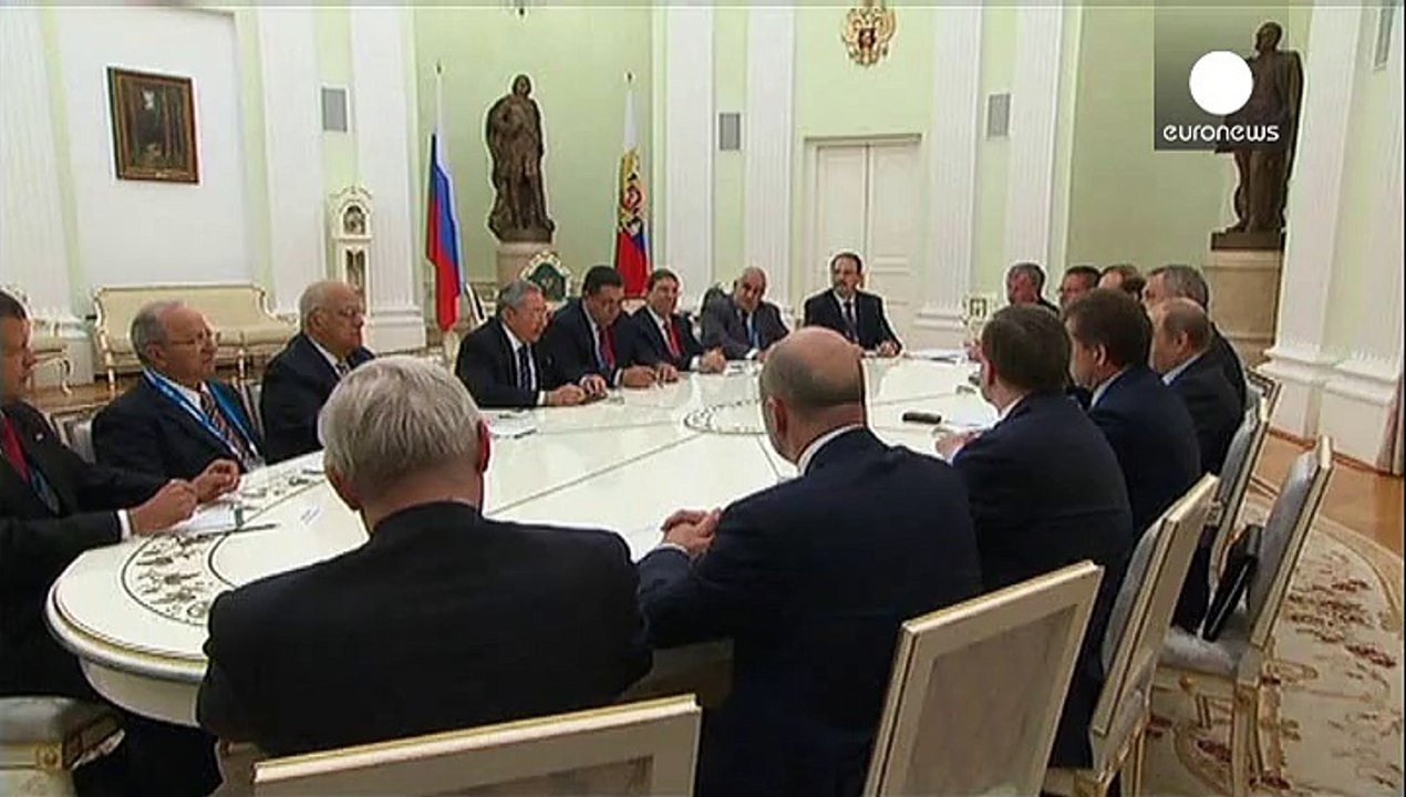Castro meets Putin in Moscow