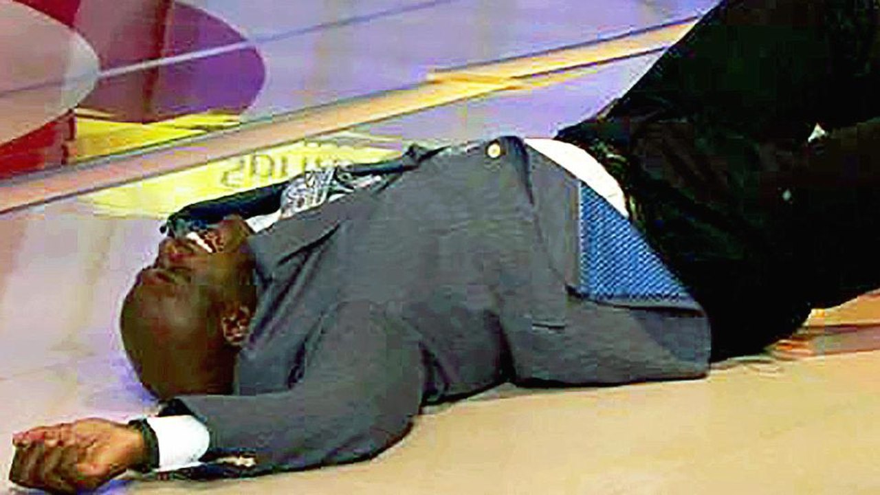 Shaquille O'Neal Takes Huge Spill on Inside the NBA, Internet Goes Crazy