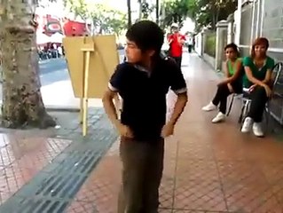 El niño orquesta wooow si que tiene talento