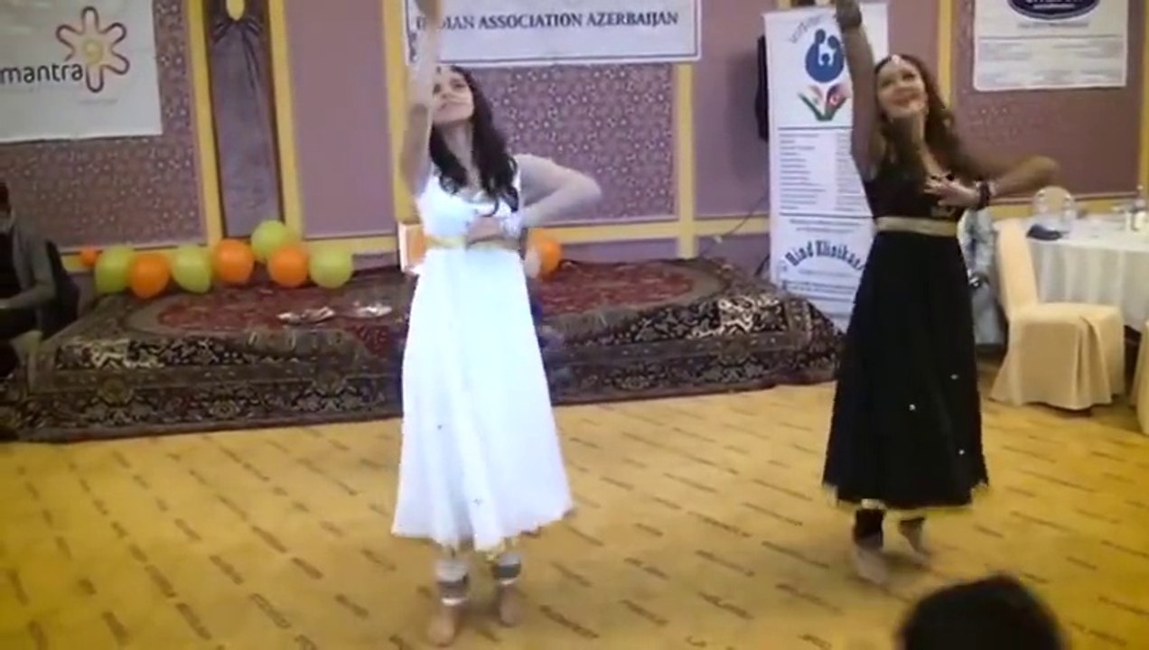 O Re Piya Cute Girls Dance Awsome Mehndi Dance