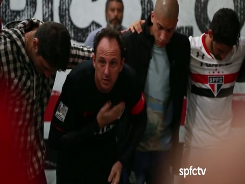 Bastidores: Ceni faz preleção emocionante antes de vitória sobre o Cruzeiro