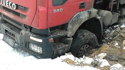 ивека застряла и камаз